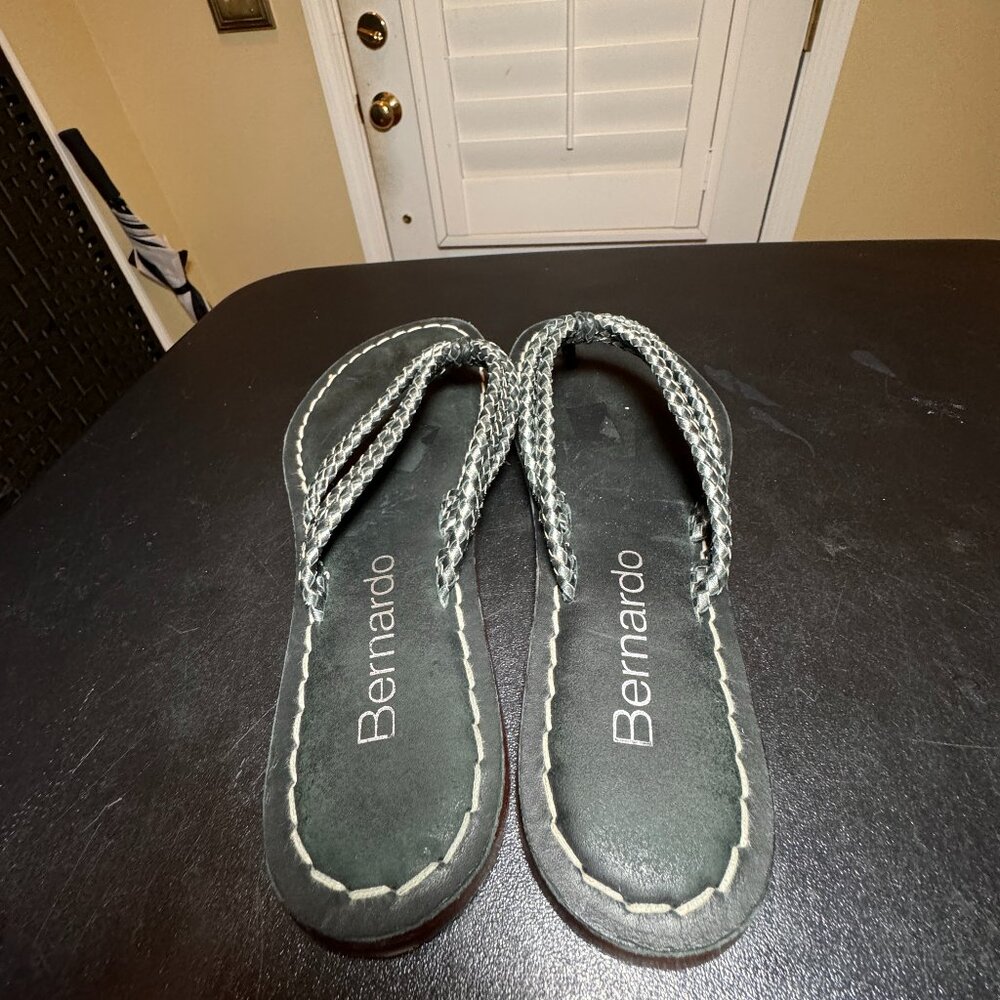 Bernardo black braided thong slipper sandal slides 8M - Picture 2 of 6